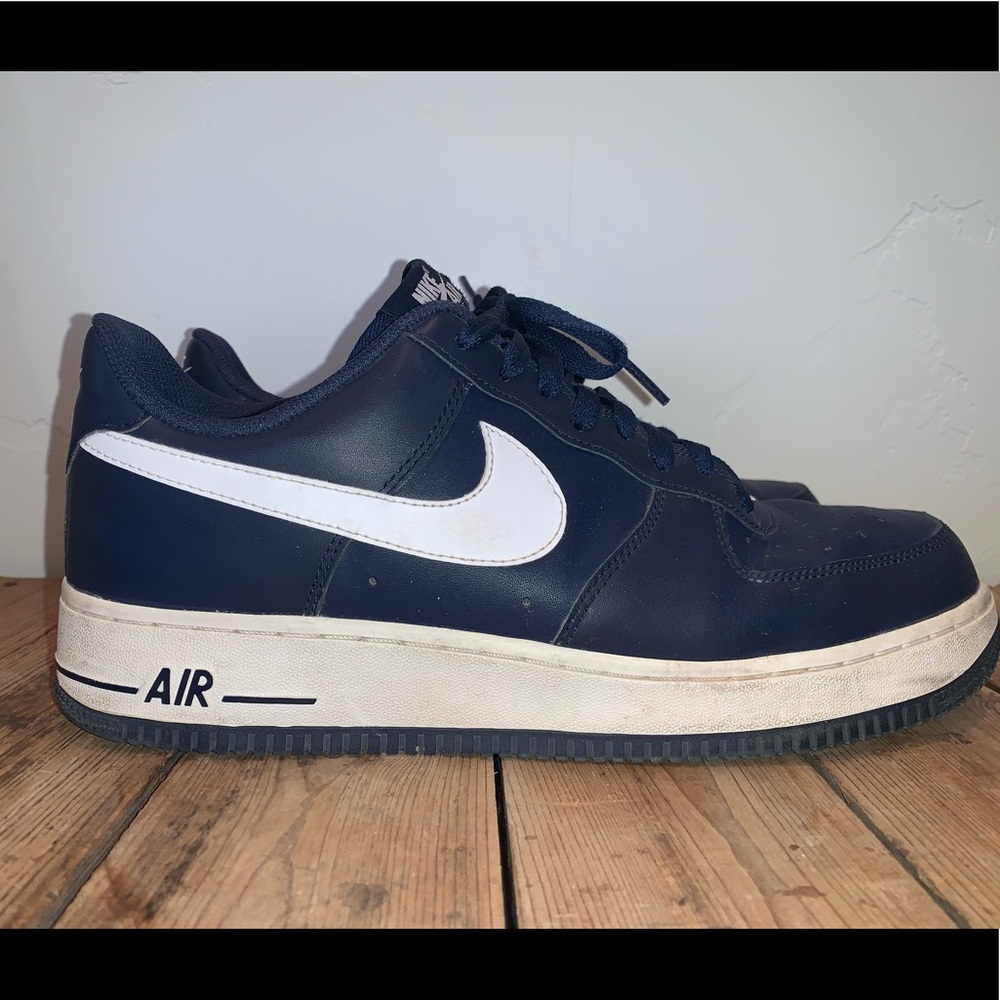 Men’s Nike Air Forces - Picture 3 of 4